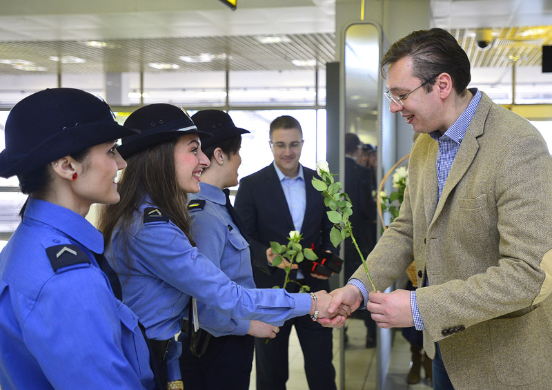 Aleksandar Vucic i Nebojsa Stefanovic cestitali 8 mart pripadnicama granicne policije